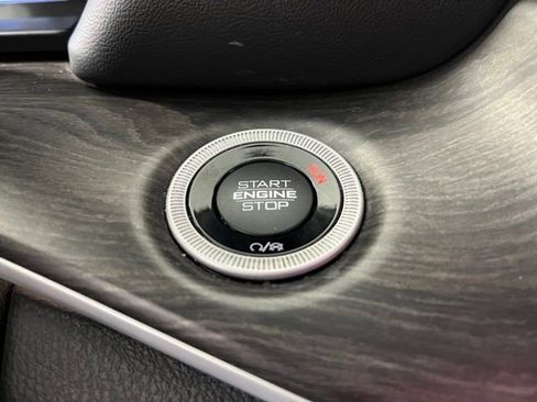 Used 2023 Jeep Grand Cherokee L Limited w/ Black Appearance Package image 24