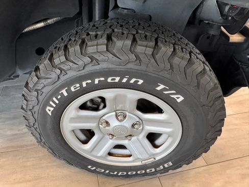 Used 2016 Jeep Wrangler Unlimited Sport w/ Connectivity Group AWD/4WD image 6