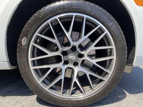 Used 2020 Porsche Macan S AWD/4WD image 13