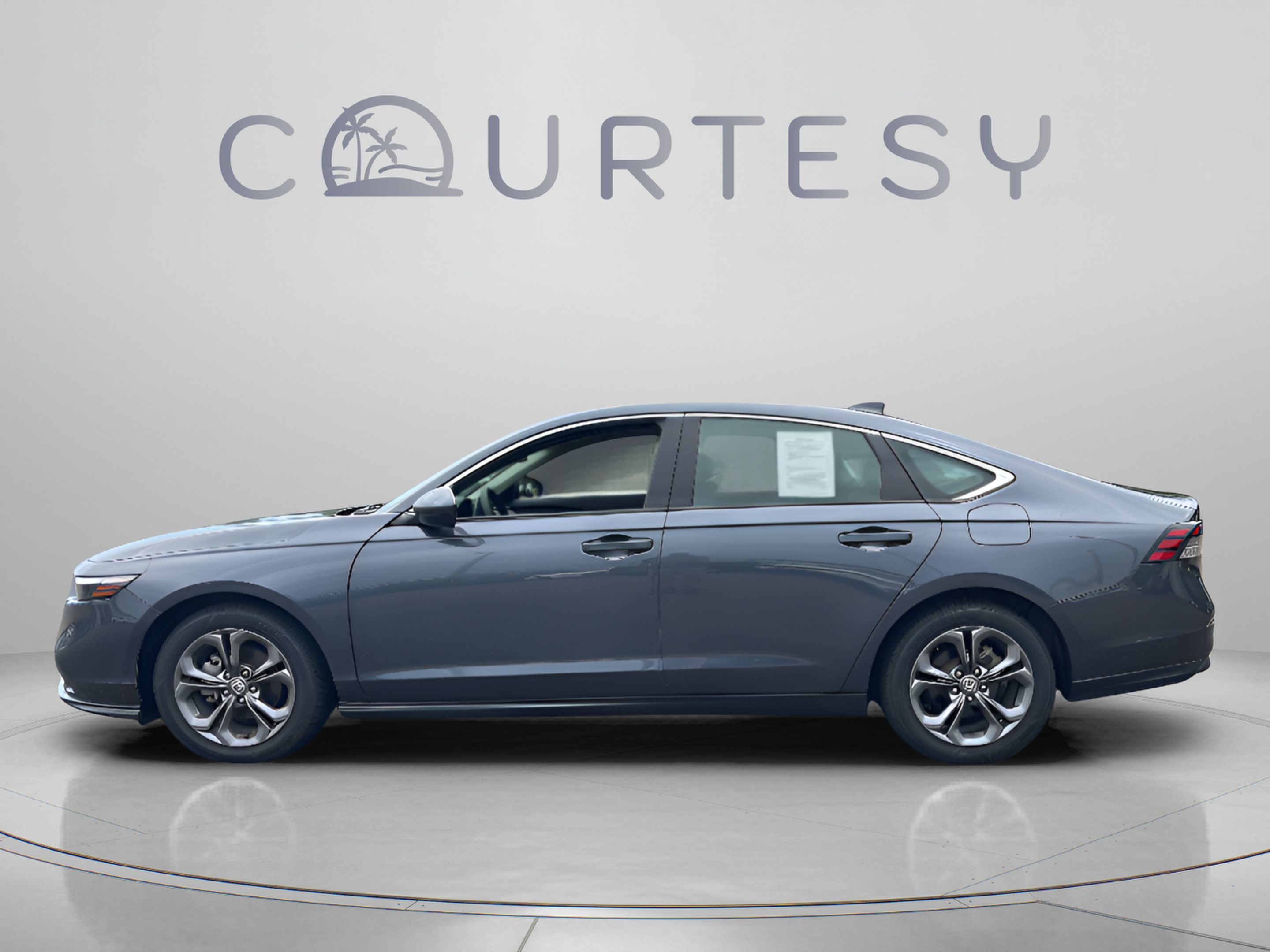 Used 2023 Honda Accord EX image 2