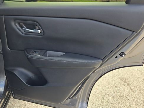 Used 2025 Nissan Rogue SV image 8