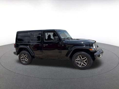 Used 2025 Jeep Wrangler Unlimited Sahara AWD/4WD image 2