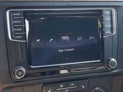 Used 2017 Volkswagen Jetta SE image 27