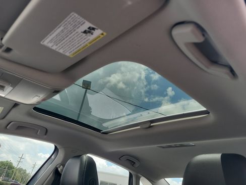 Used 2023 Volkswagen Jetta SE w/ Panoramic Sunroof Package FWD image 16