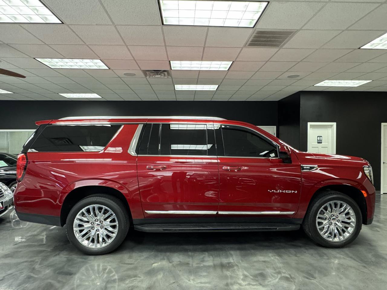 Used 2022 GMC Yukon XL SLT AWD/4WD image 8