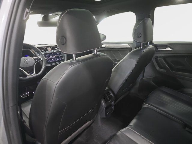 Used 2022 Volkswagen Tiguan SE R-Line FWD image 10