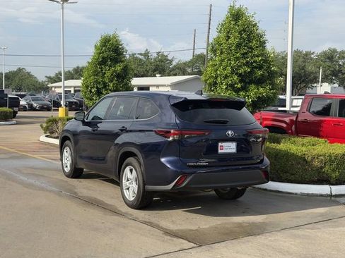 Certified 2025 Toyota Highlander LE FWD image 5