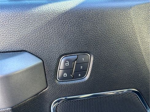 Used 2017 Ford F150 Platinum w/ Equipment Group 701A Luxury image 24