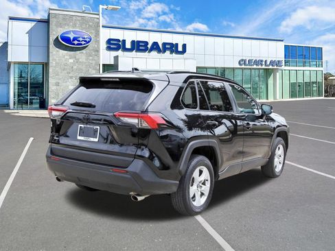 Used 2021 Toyota RAV4 XLE FWD image 6