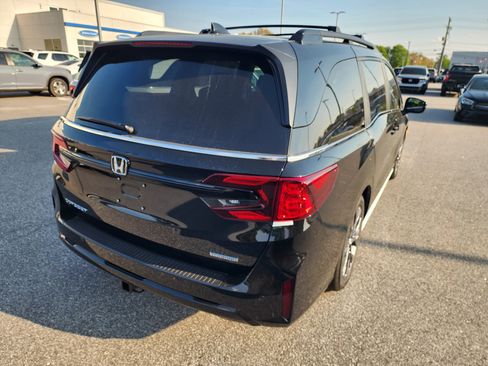 New 2026 Honda Odyssey Touring image 3