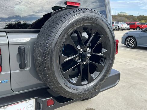 Used 2022 Jeep Wrangler Unlimited Sahara w/ Cold Weather Group image 7