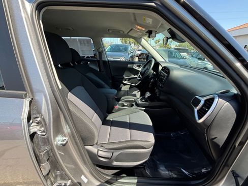 Used 2025 Kia Soul LX w/ LX Technology Package FWD image 24