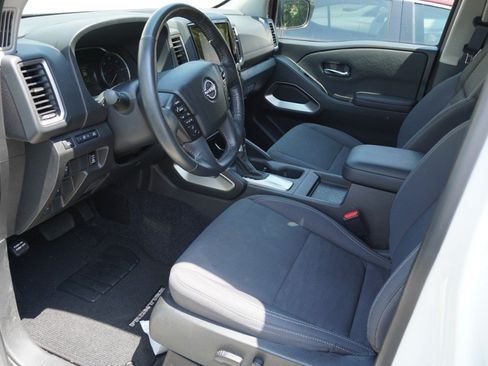 Used 2024 Nissan Frontier SV w/ SV Convenience Package RWD image 9