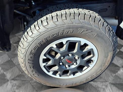 Used 2025 Toyota Tacoma TRD Off-Road image 18