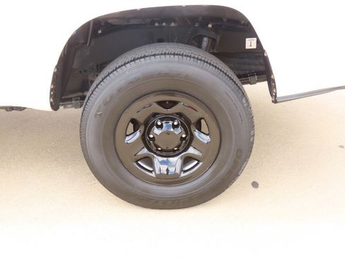 Used 2017 Toyota Tacoma SR image 16