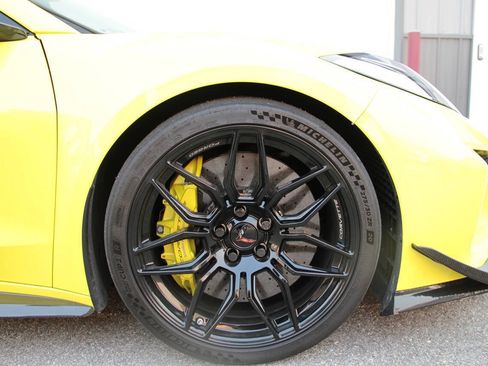 Used 2024 Chevrolet Corvette Z06 w/ Z07 Performance Package RWD image 29