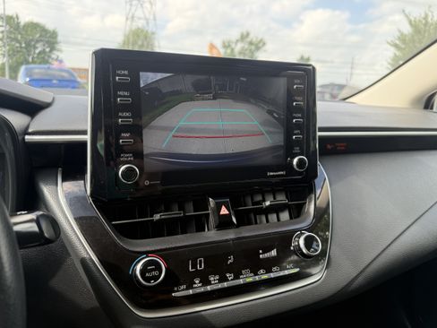 Used 2021 Toyota Corolla LE FWD image 15