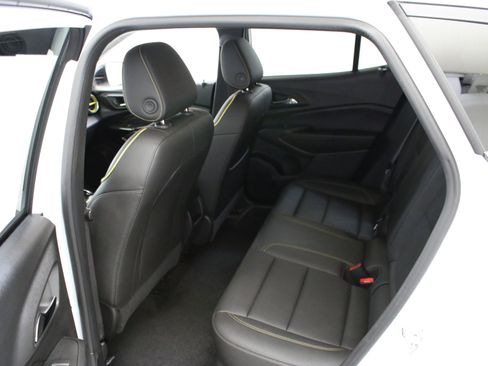 Used 2024 Chevrolet Trax ACTIV w/ Driver Confidence Package FWD image 28
