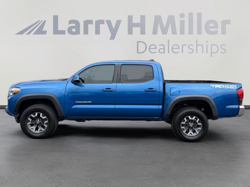Used 2018 Toyota Tacoma TRD Off-Road image 2