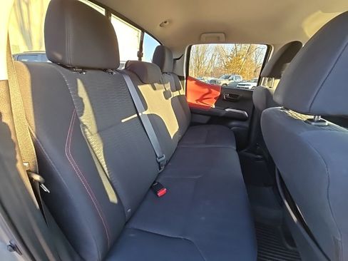Used 2017 Toyota Tacoma SR5 image 19