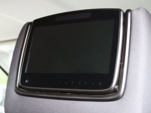 Used 2021 Nissan Titan SV w/ SV Convenience Package image 37