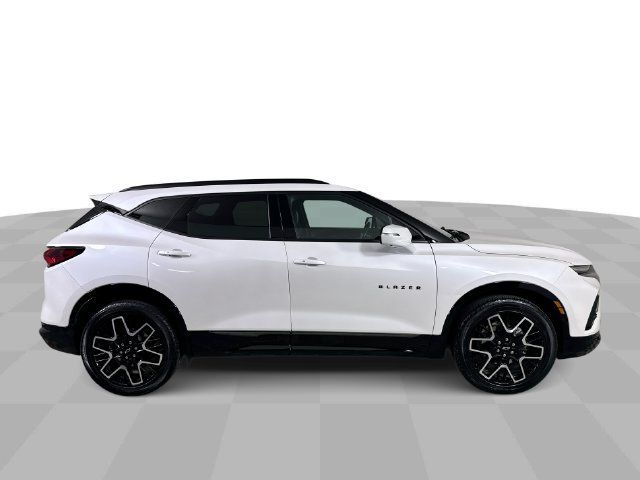 Used 2021 Chevrolet Blazer RS w/ Enhanced Convenience Package FWD image 9