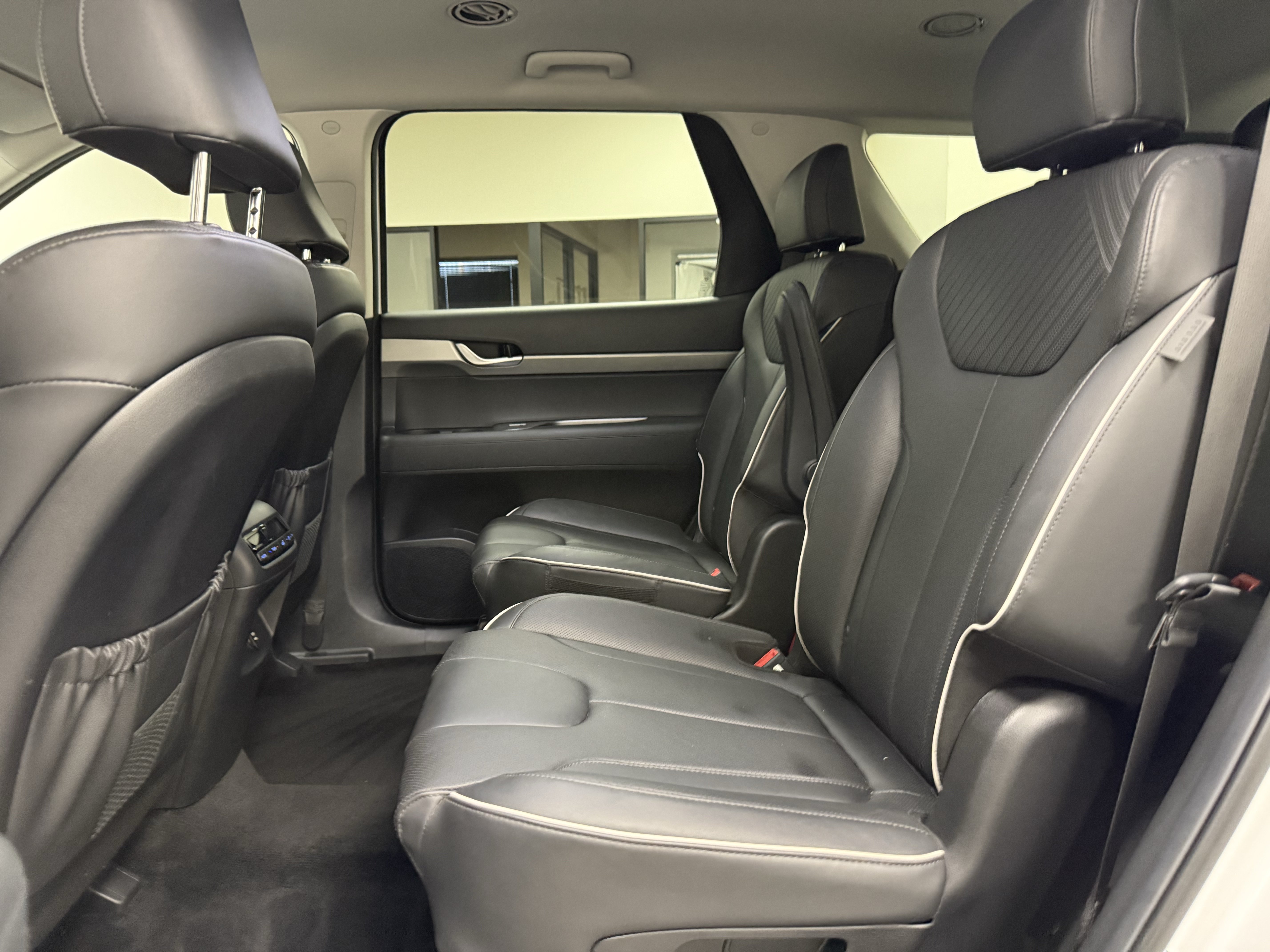 Used 2025 Hyundai Palisade SEL FWD image 14