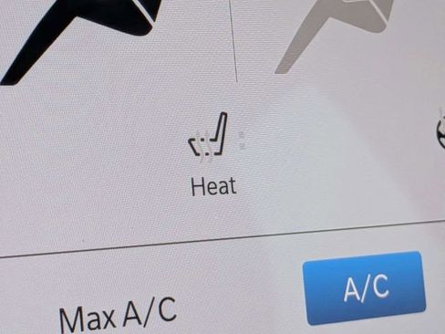 Used 2023 Chrysler Pacifica Touring-L image 21