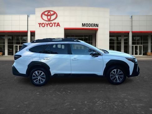 Used 2025 Subaru Outback Premium AWD/4WD image 4