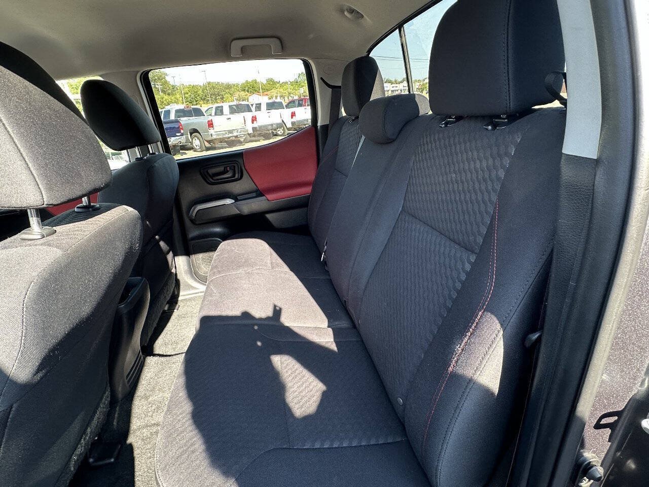 Used 2021 Toyota Tacoma SR5 AWD/4WD image 11