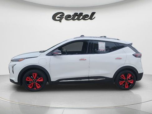 Used 2023 Chevrolet Bolt EUV Premier w/ Sun & Sound Package FWD image 8