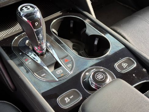 Used 2019 Bentley Bentayga AWD/4WD image 34
