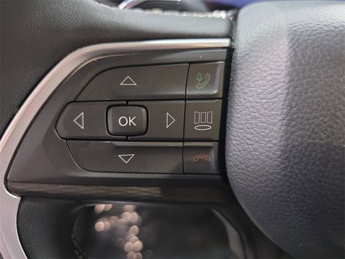 Used 2024 Jeep Grand Cherokee Altitude image 17