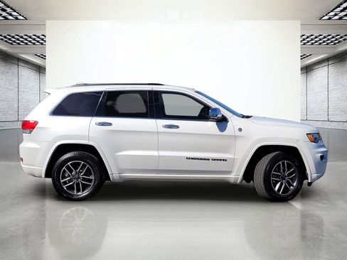 Used 2020 Jeep Grand Cherokee Overland image 6