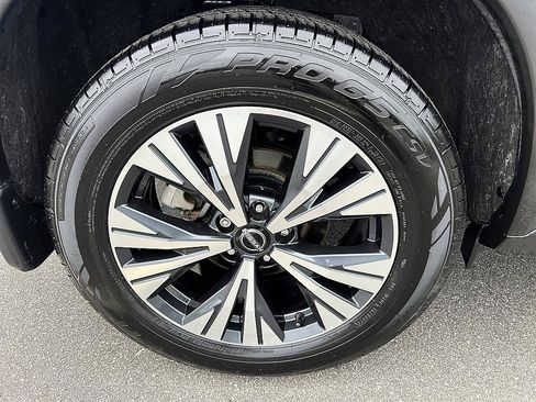 Certified 2023 Nissan Rogue SV FWD image 11