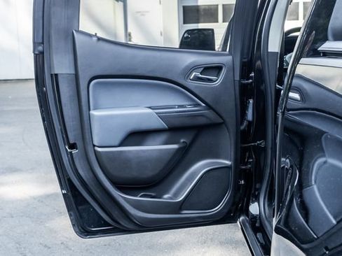 Used 2017 Chevrolet Colorado Z71 w/ Z71 Midnight Edition AWD/4WD image 19