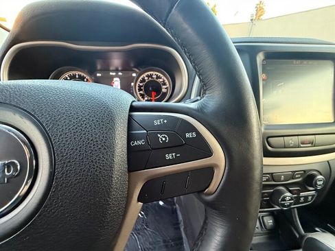 Used 2016 Jeep Cherokee Limited FWD image 24