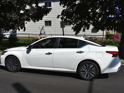 Used 2025 Nissan Altima 2.5 SV FWD image 5