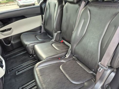 Used 2023 Kia Carnival SX image 14