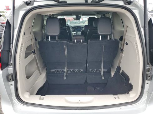 Used 2023 Chrysler Pacifica Touring-L FWD image 30