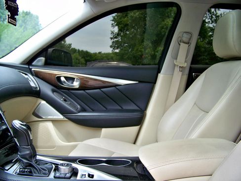 Used 2018 INFINITI Q50 Luxe w/ Cargo Package (L95) image 11