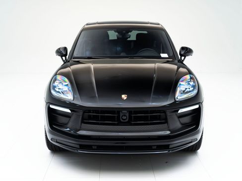 Certified 2025 Porsche Macan AWD/4WD image 6