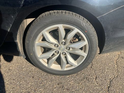 Used 2017 Chevrolet Impala LT image 24