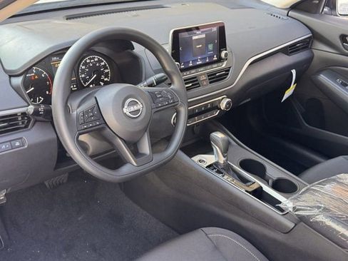 Used 2025 Nissan Altima 2.5 S FWD image 7