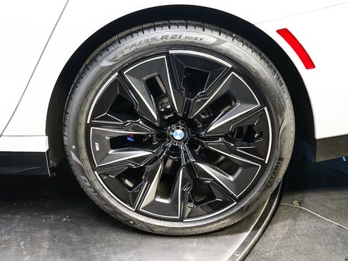 Used 2025 BMW 740i w/ Premium Package RWD image 8