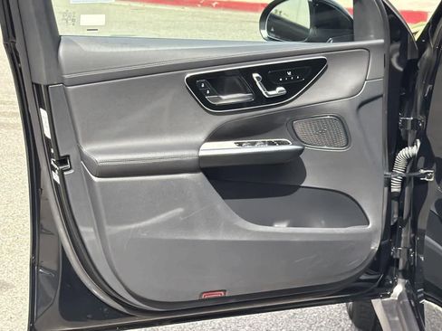 Used 2024 Mercedes-Benz GLC 300 image 22
