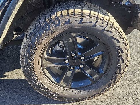 Used 2022 Jeep Wrangler Unlimited Sahara image 9