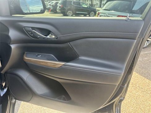 Used 2023 GMC Acadia SLE w/ Elevation Edition image 17