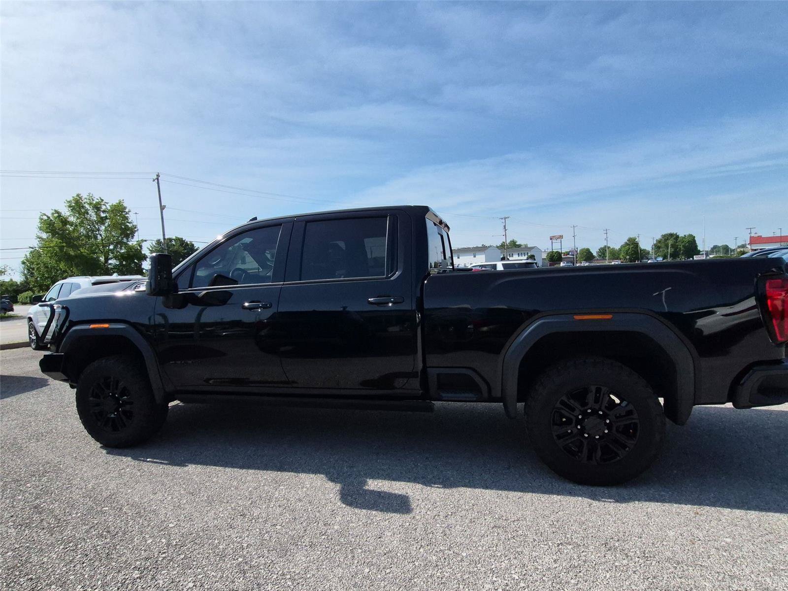 Used 2021 GMC Sierra 2500 Denali w/ Denali Black Diamond Edition AWD/4WD image 2