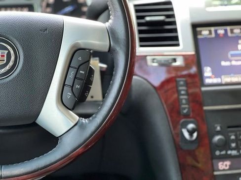 Used 2013 Cadillac Escalade Premium AWD/4WD image 34